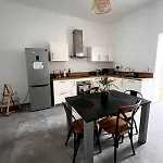 The Travellers' Flat-brussels South Airport Lägenhet *