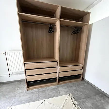 The Travellers' Flat-brussels South Airport Apartment