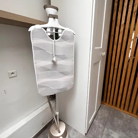 The Travellers' Flat-brussels South Airport Apartment