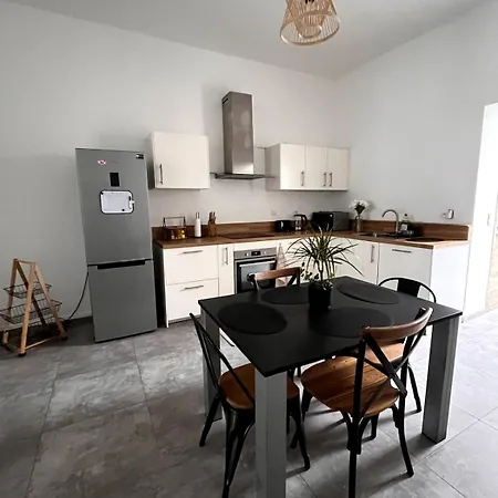 The Travellers' Flat-brussels South Airport Apartment *